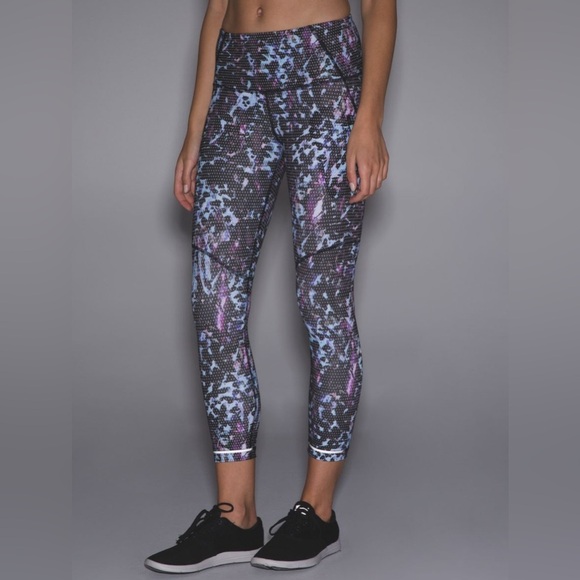 Lululemon Crop Leggings Floral Sport Blue, size 8, women’s - Picture 5 of 7